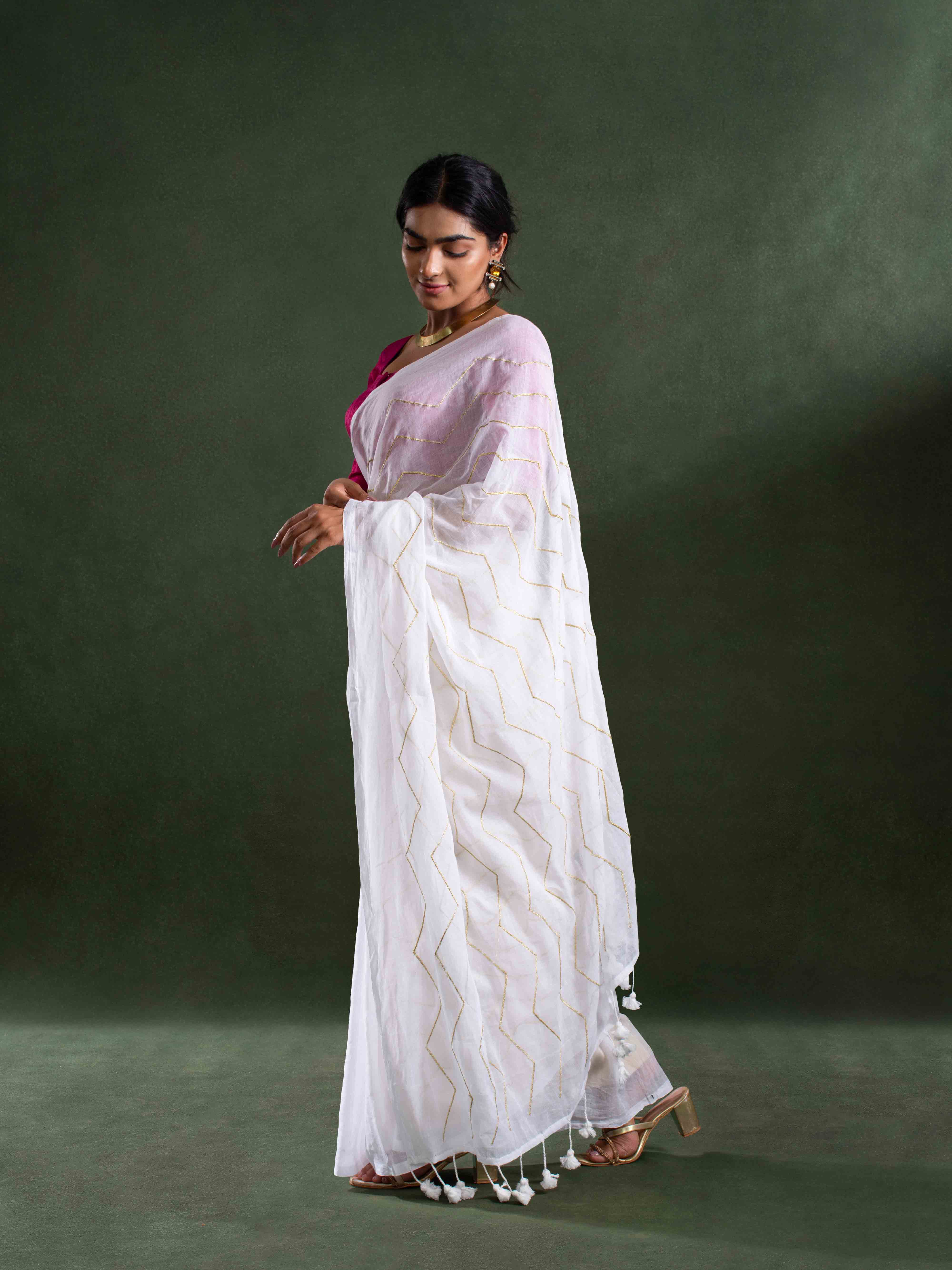Featherlight Mul Cotton Saree in Ivory White with Wave Patterns
