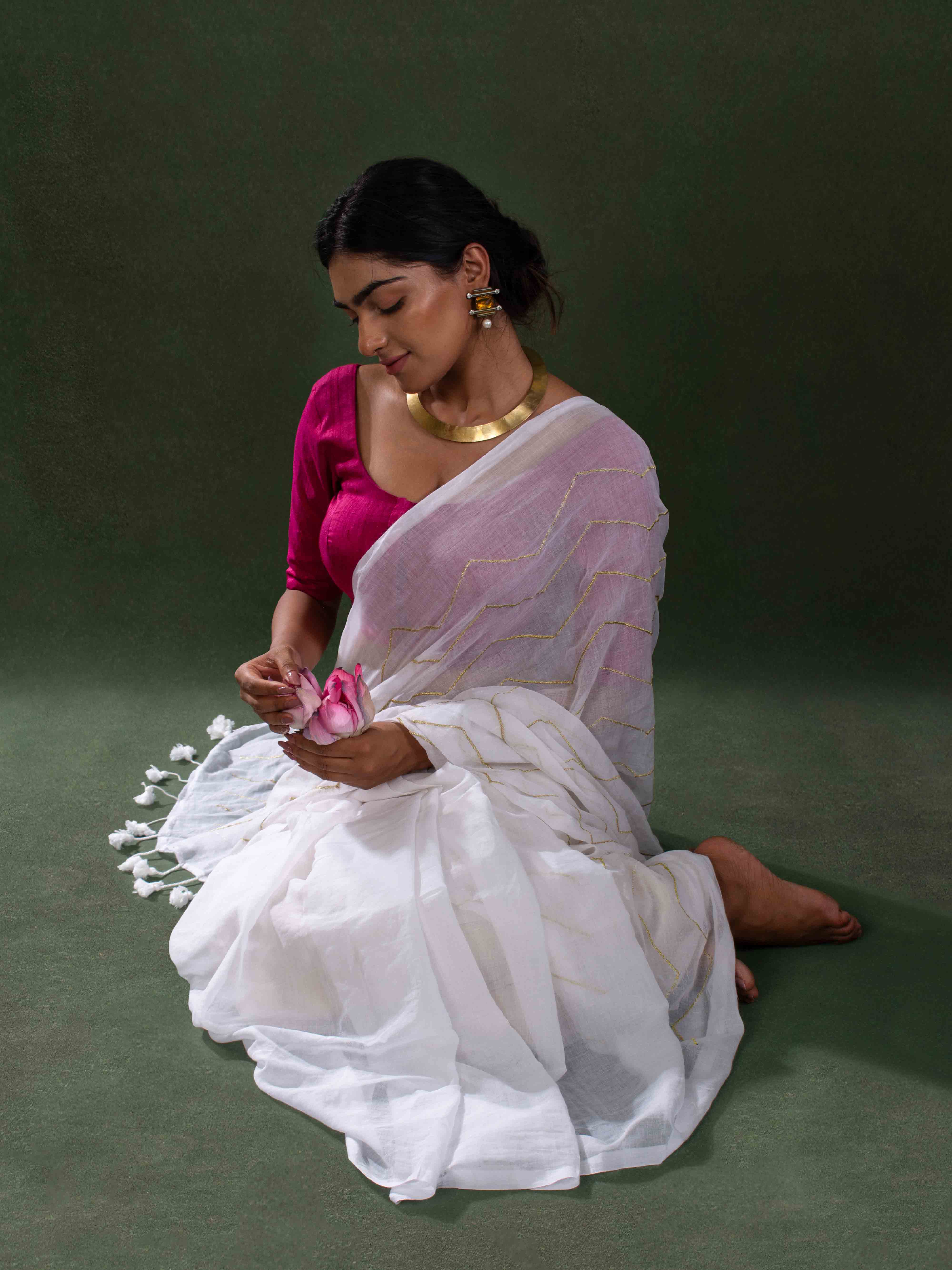 Featherlight Mul Cotton Saree in Ivory White with Wave Patterns