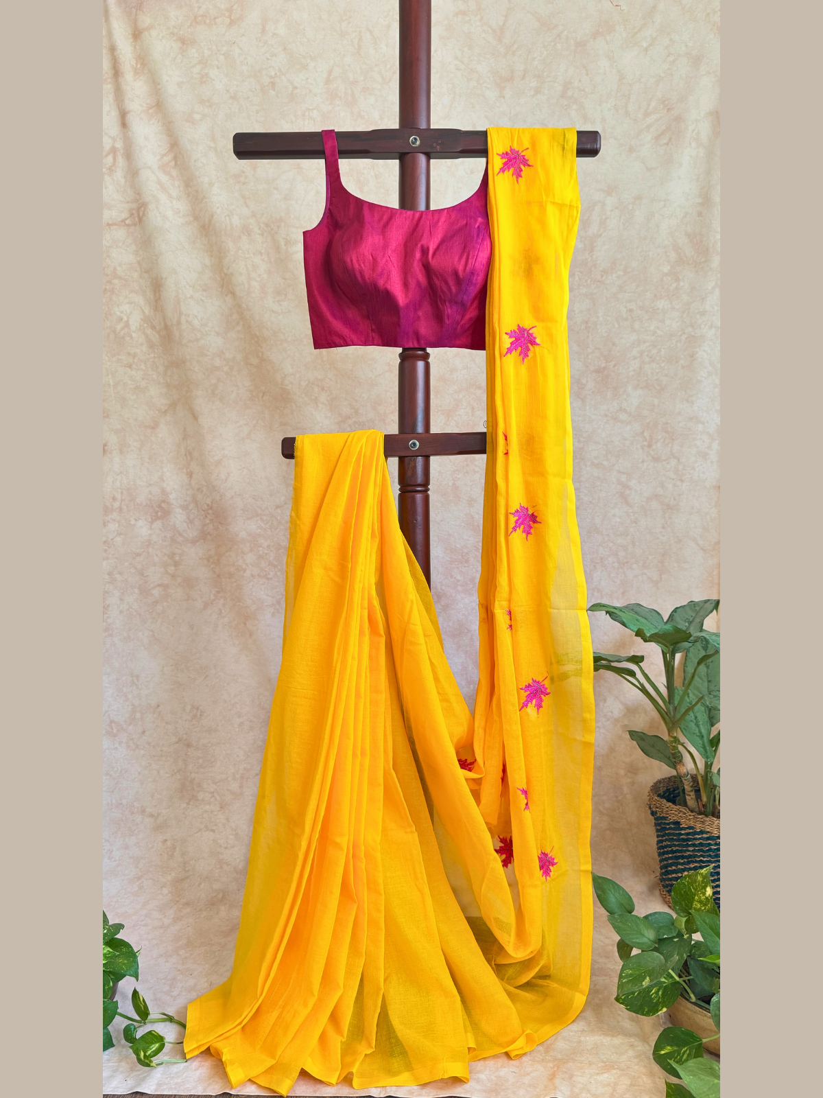 Mul Cotton Embroidered Saree With Majenta Sleeveless Blouse