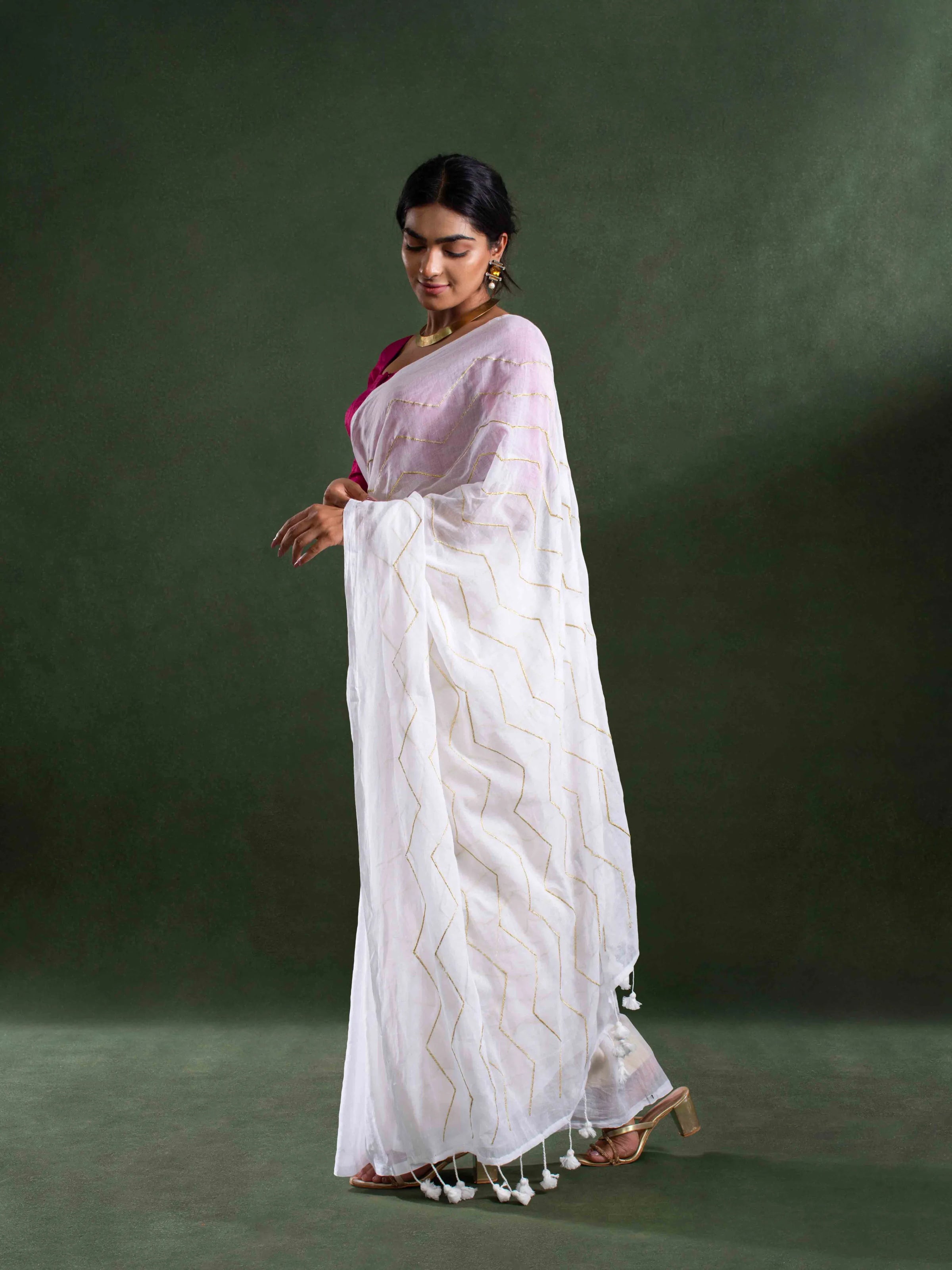 Featherlight Mul Cotton Saree in Ivory White with Wave Patterns