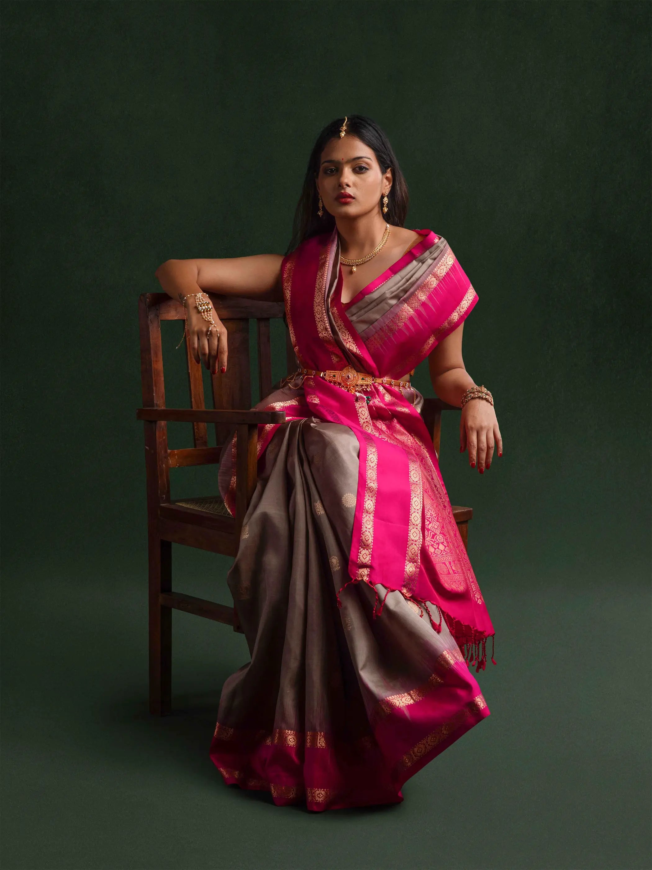 Kanjeevaram Handloom Soft Silk Saree in Gunmetal & Magenta