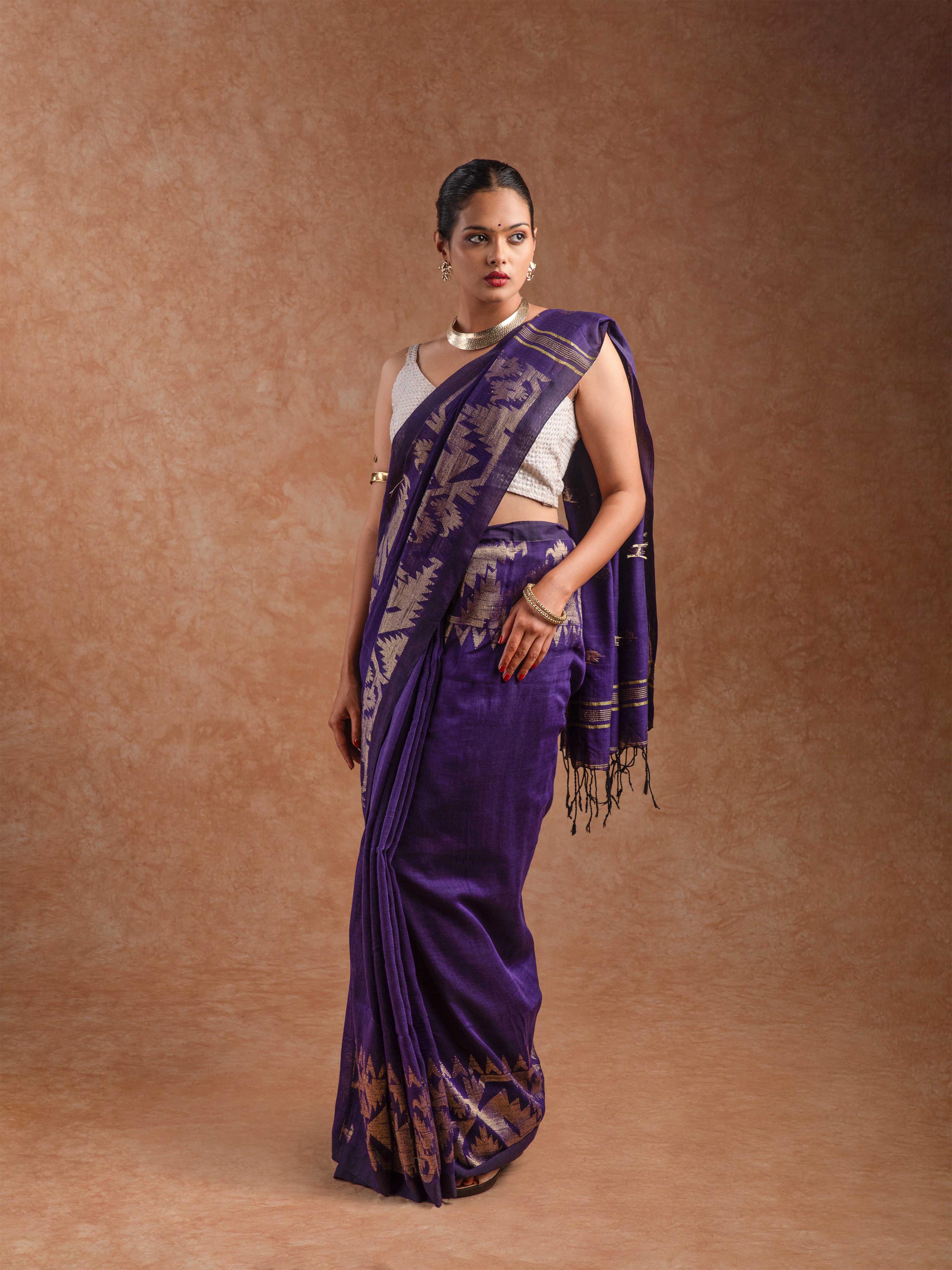 Pure Linen Jamdani saree in Deep Violet & Antique Gold